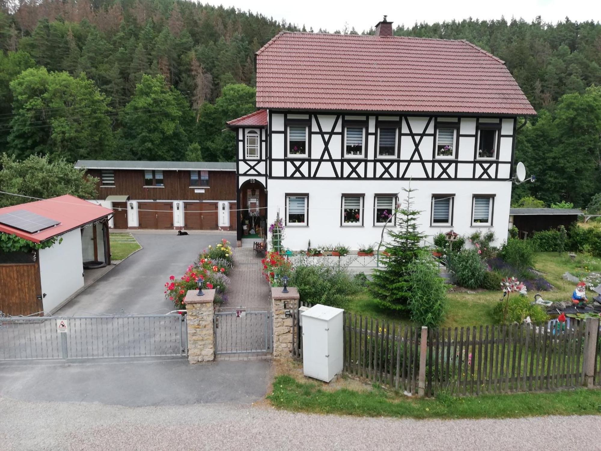 Fewo An Der Klosterruine Paulinzella Mit Kostenfreien Parkplatz Und Wlan Luaran gambar